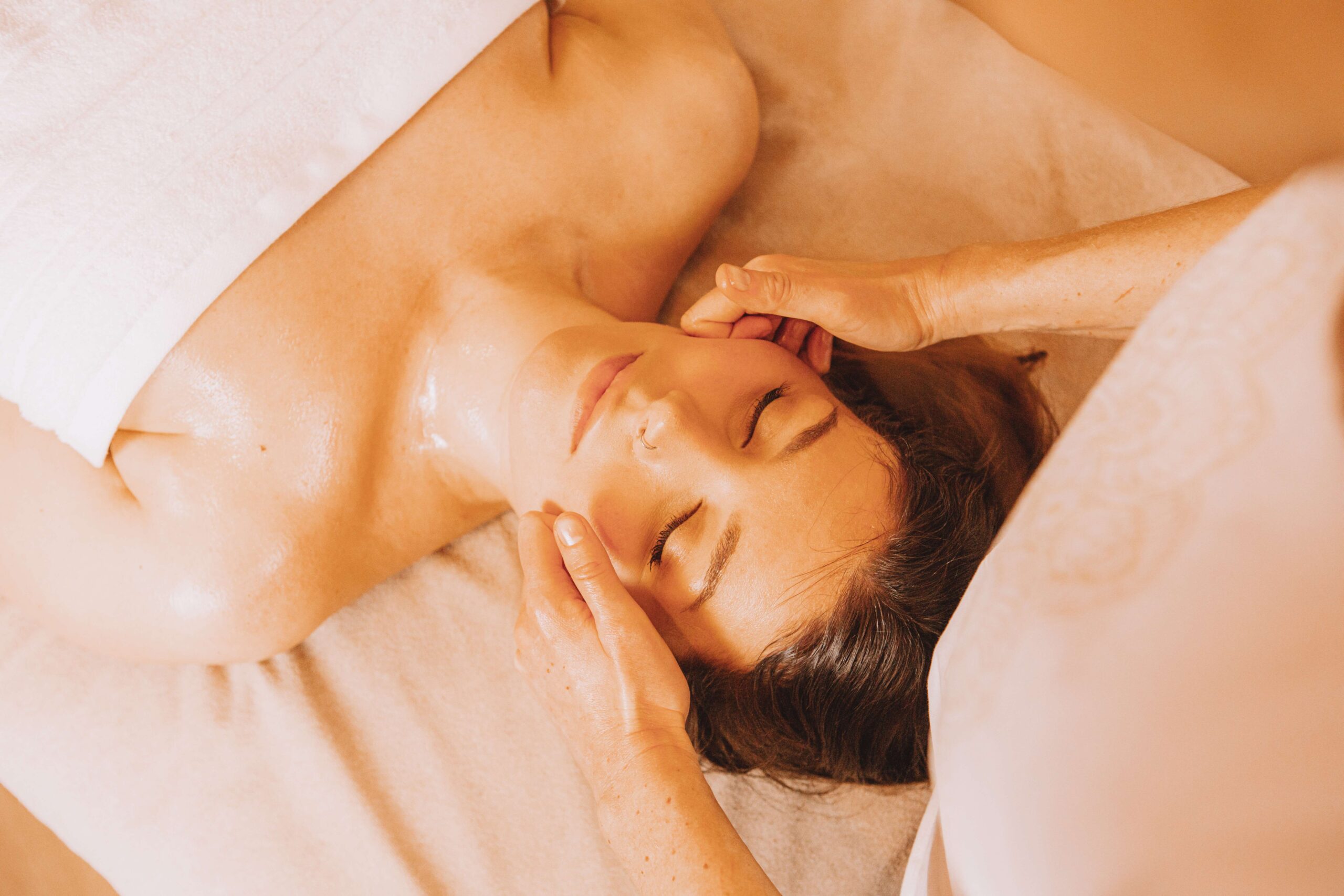 Pakiet masaży Mukhabyanga i Shiroabhyanga - masaż twarzy i głowy 