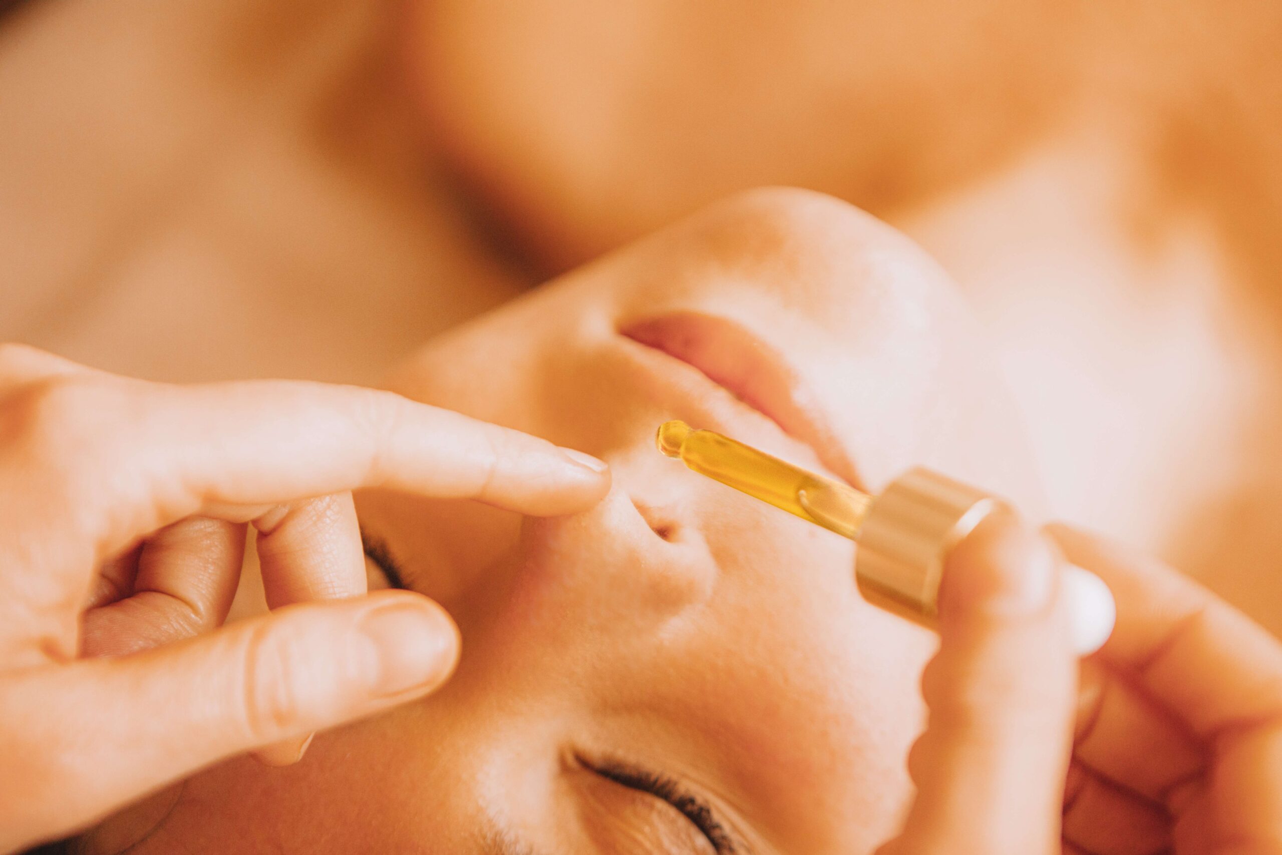 Zabieg Nasya na zatoki - ajurwedyjski zabieg z masażem głowy